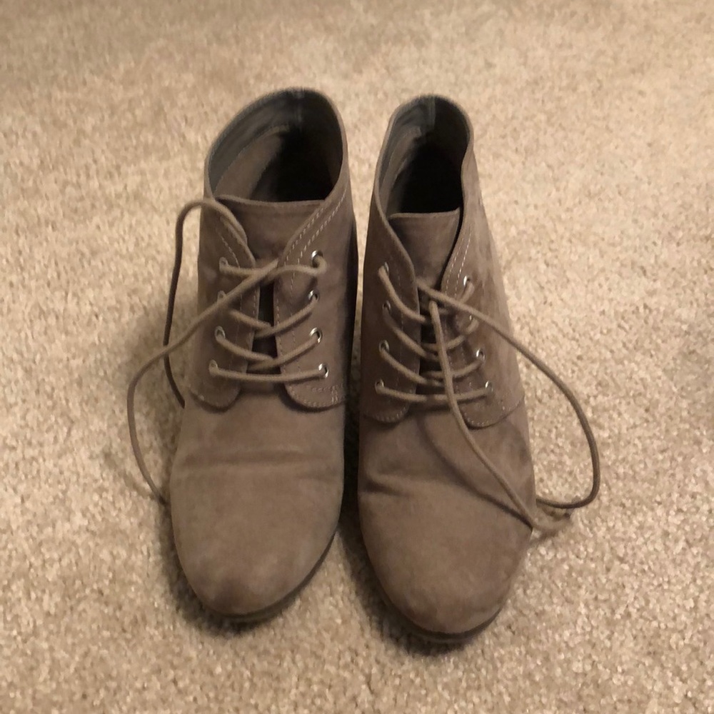 Tan Wedges